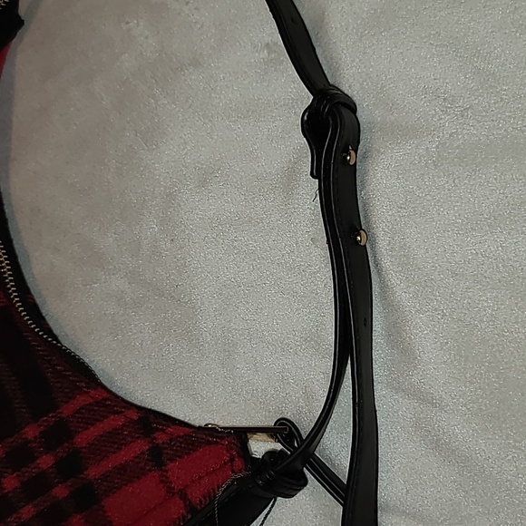 Bearpaw red multi pocket crescent hobo bag - Picture 7 of 9